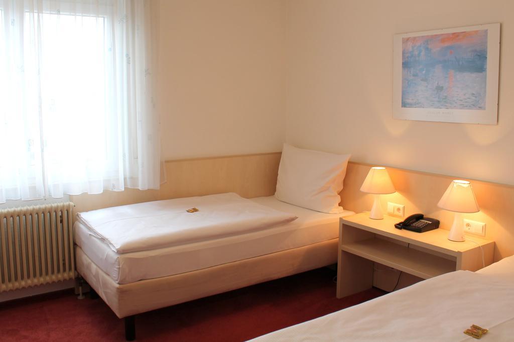 Hotel Am Bad Έσλινγκεν Εξωτερικό φωτογραφία